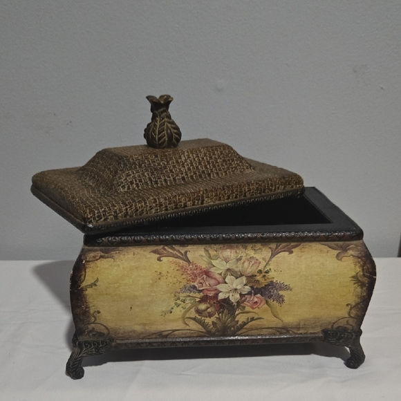 Floral Decorative Box with Lid - Picture 4 of 12